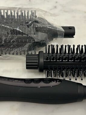 NEW NEver used Lange Le Shape Thermal Brush Multiple Brush Size